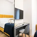 Easylife * Milán