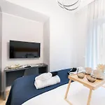 Easylife * Milán