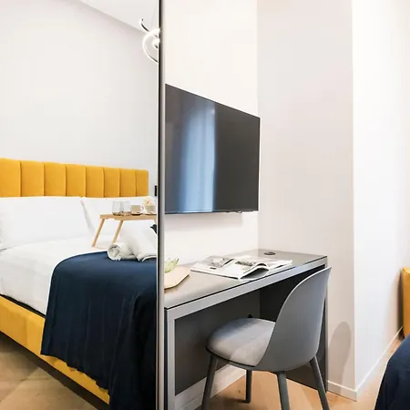 Easylife * ميلان